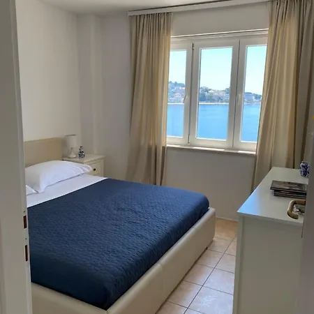 Apartment Leo Podgora